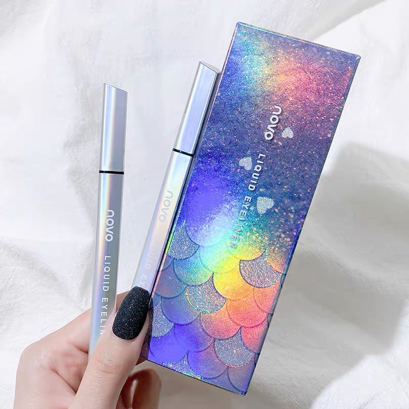 Bút kẻ mắt Novo Hologram trái tim