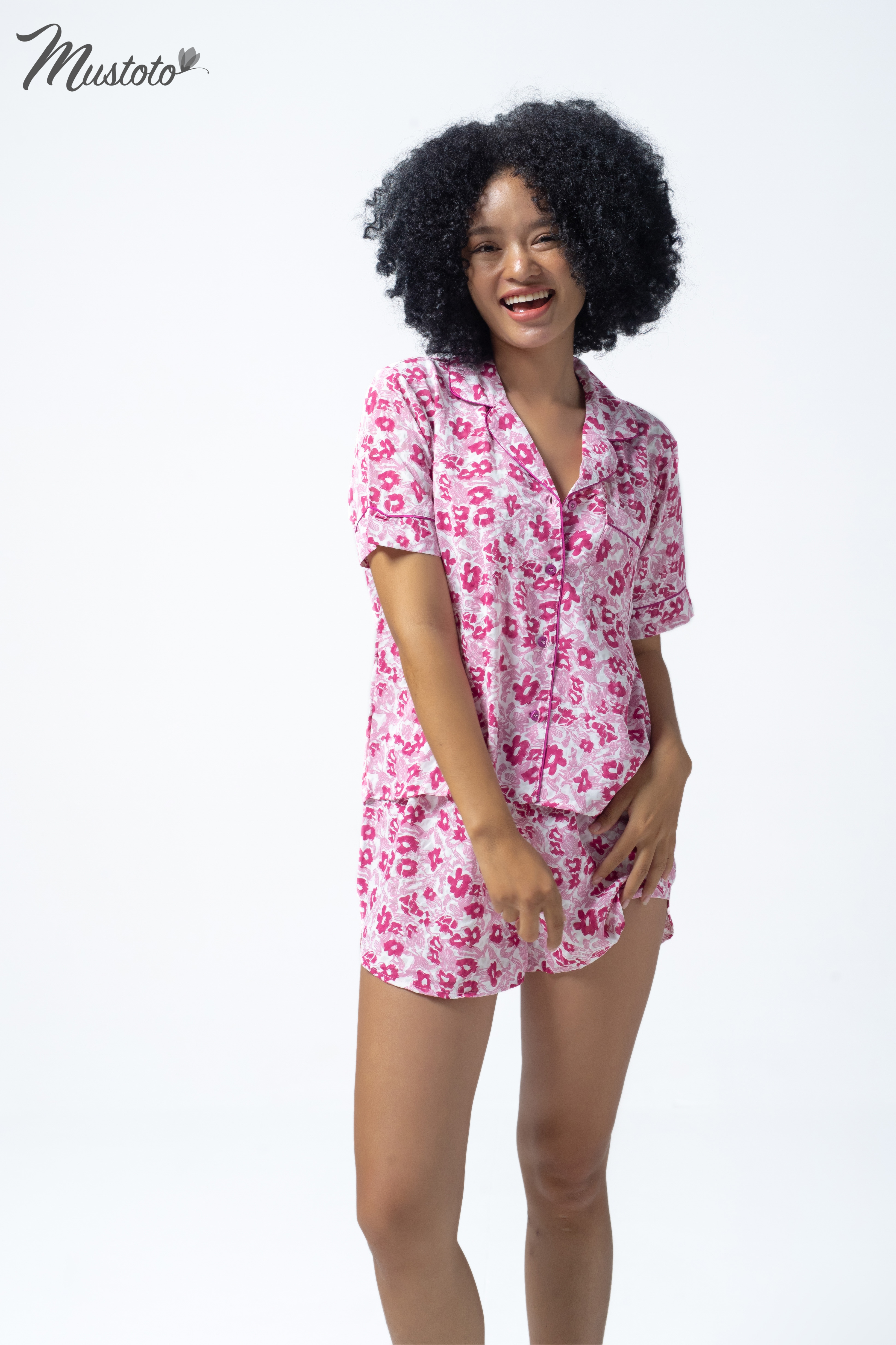 Bộ Pyjama Mustoto Lụa Nhún Quần Đùi Hoạ Tiết Hoa Hồng