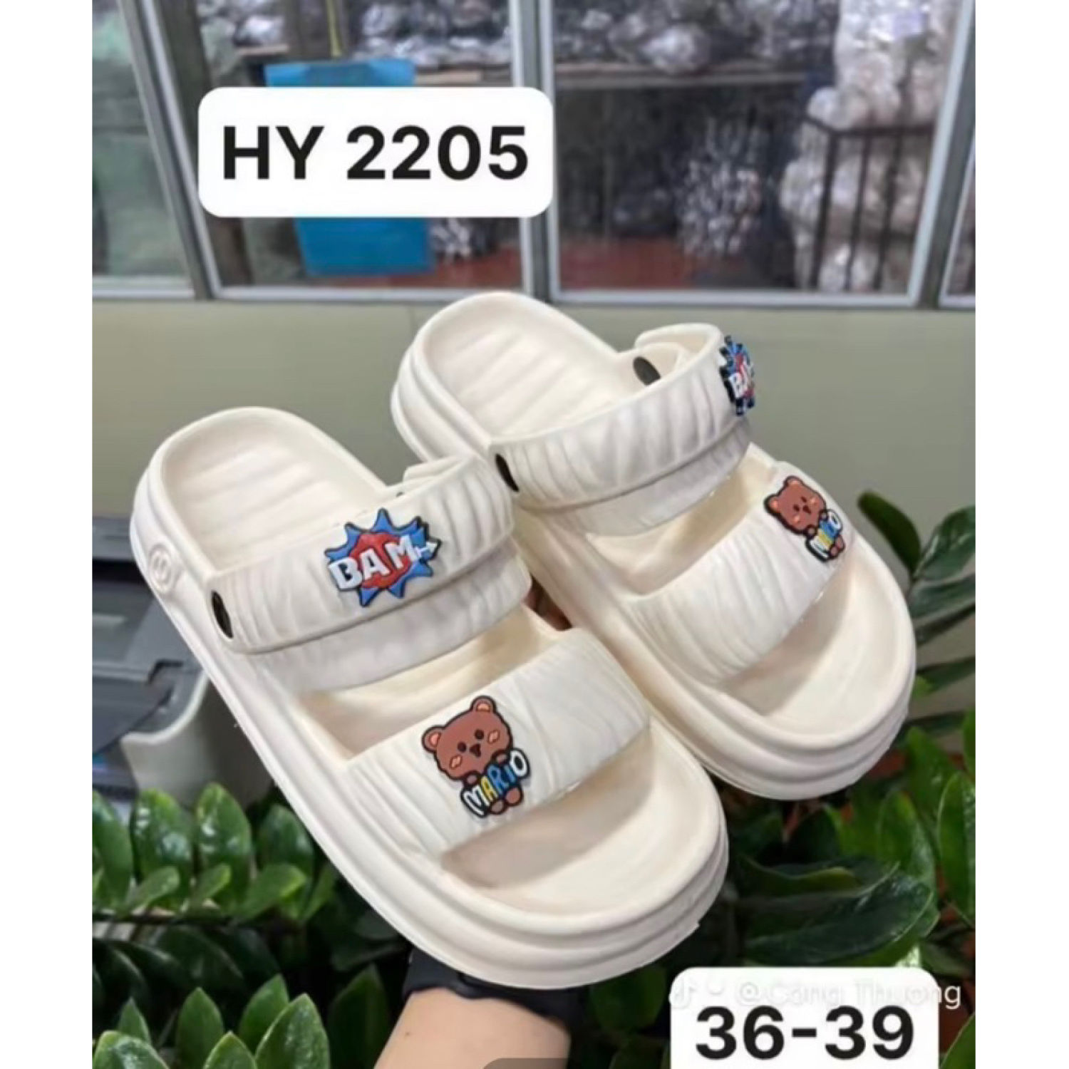 Dép sandal nữ nhựa dép quai hậu gắn sticker chất liệu eva