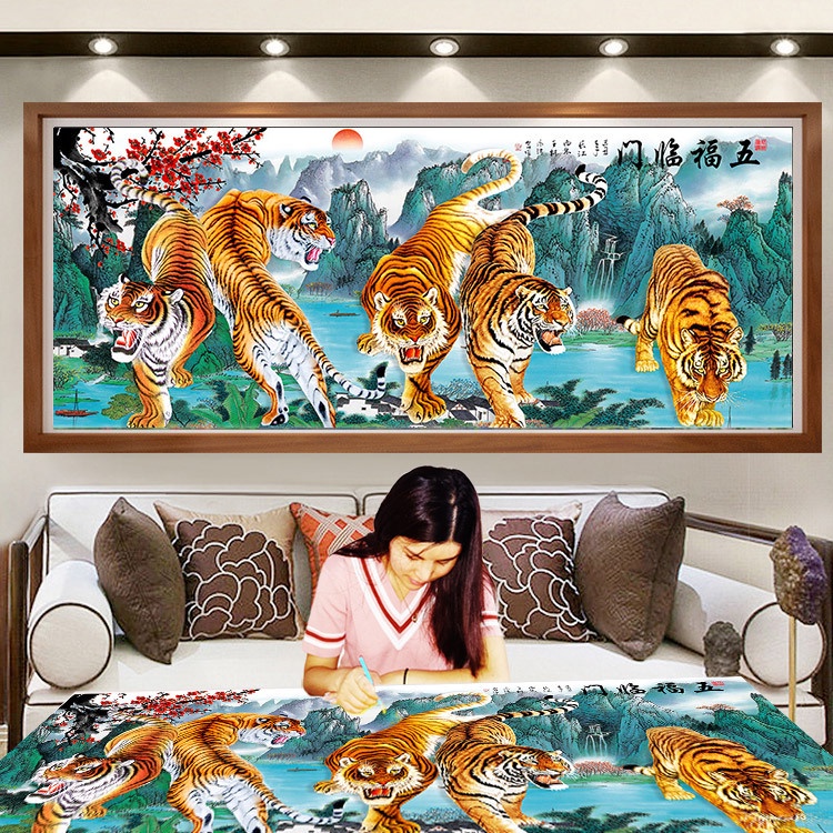 Tranh gắn đá đính kín toàn bộ Hổ Toạ Quan Sơn Đấu