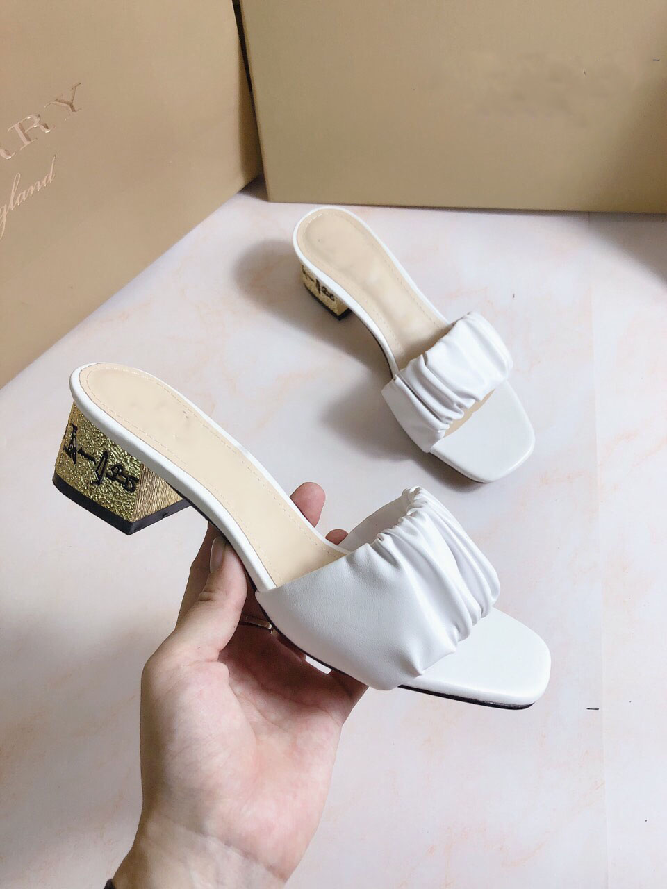 Guốc cao gót,Guốc nhăn nữ đế vuông 5cm viền chữ ký cực đẹp