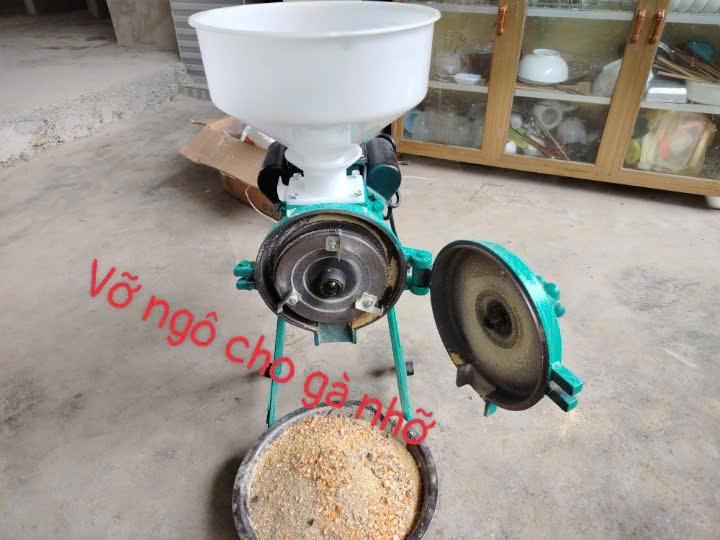 Máy Xay Vỡ Ngô - Máy Nghiền Hạt Ngô Thành Nhiều Mảnh Nhỏ