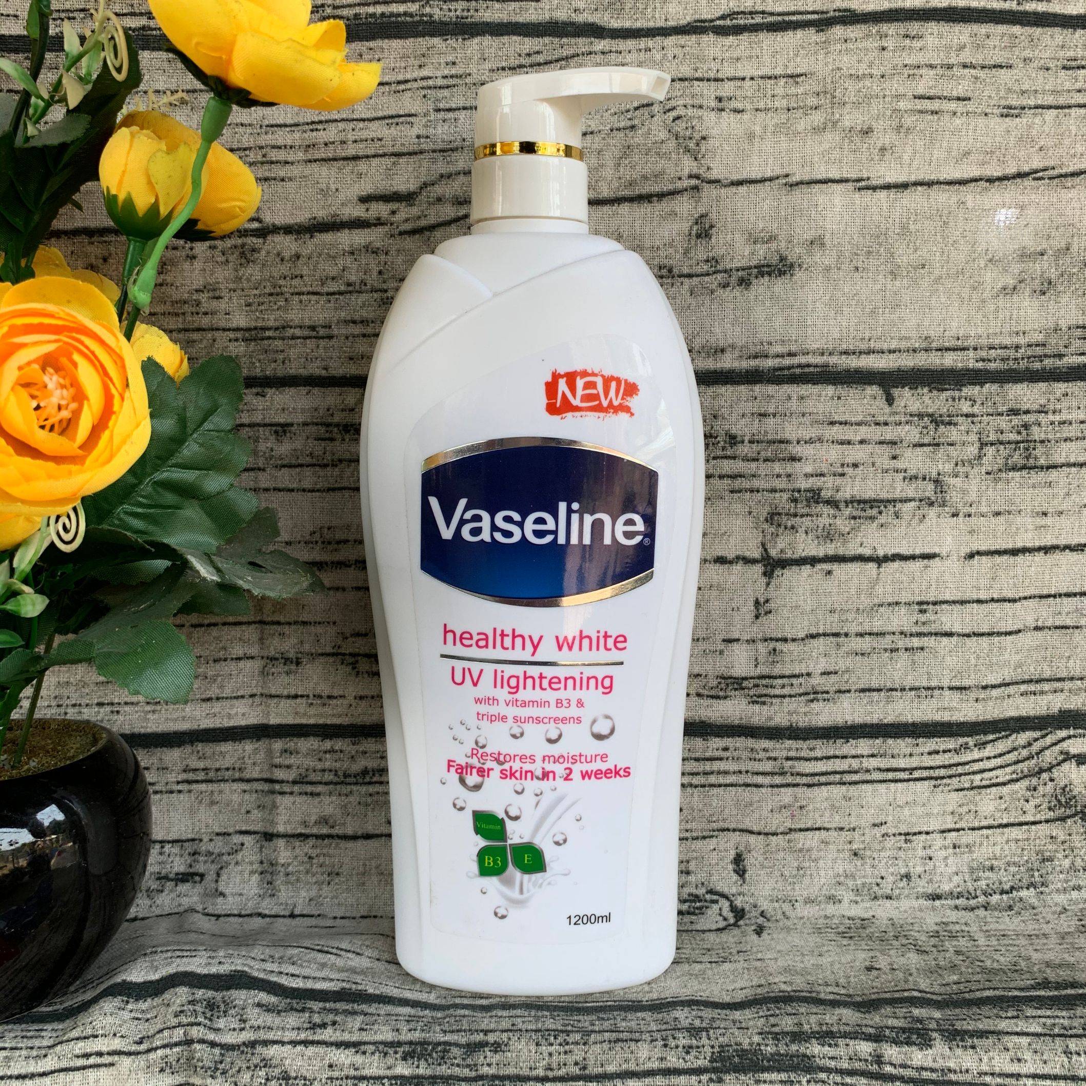 Sữa tắm Vaseline Healthy White 1200ml