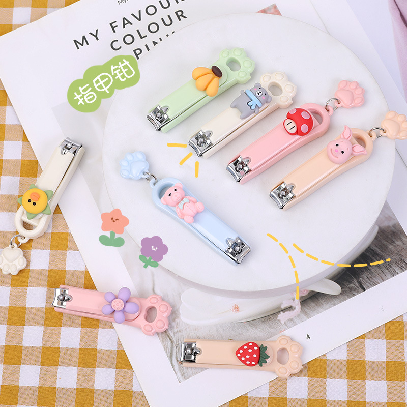 Cắt móng tay kèm hình siêu dễ thương tag, móc hình chân thú