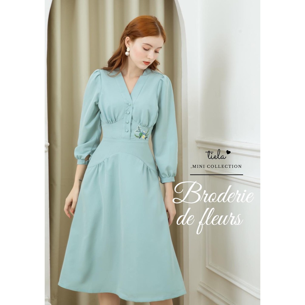 Tiela đầm thêu hoa cổ chữ v - vera dress