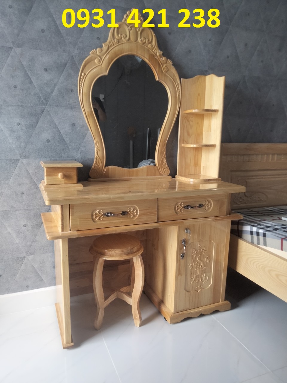 bàn trang điểm bằng gỗ thông tự nhiên-Bàn trang điểm đẹp có gương soi bền chắc chắn
