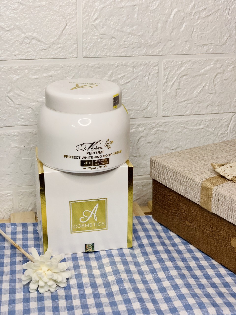 [HCM]KEM BODY MỀM NƯỚC HOA A-COSMETICS (HÀNG CHÍNH HÃNG CÔNG TY).