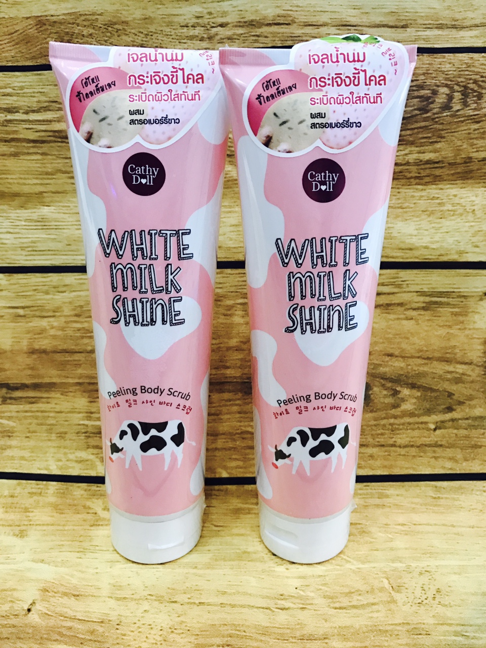 Tẩy Tế Bào Chết Sữa Bò Cathy Doll White Milk Shine Peeling Body Scrub 320ml