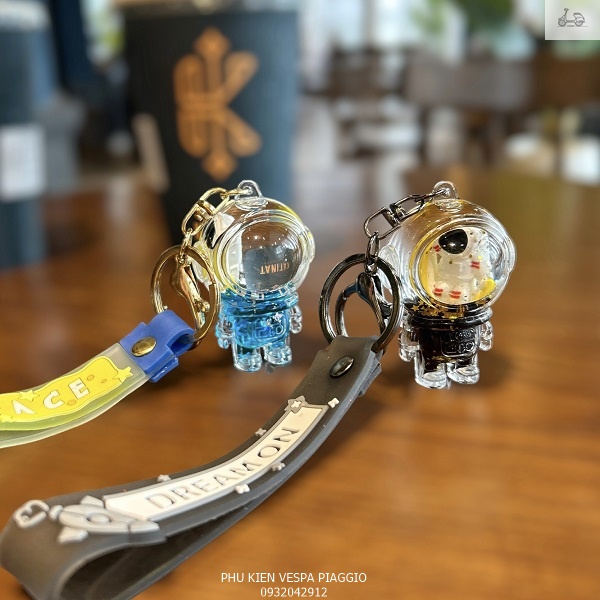 Móc khóa trong suôt phi hành gia