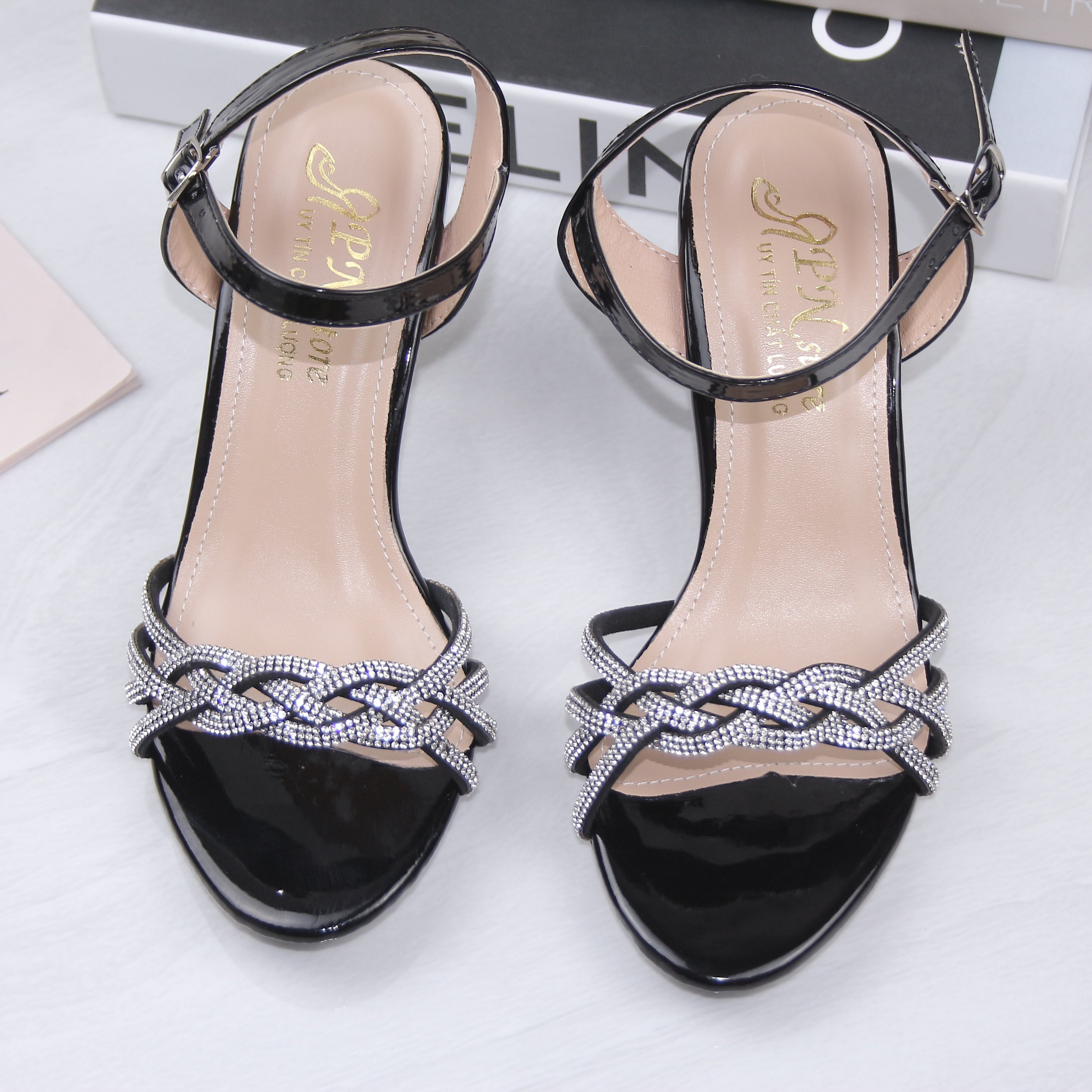 Giày sandal cao gót 7p quai xoàn mảnh đính đá chéo xinh SD59