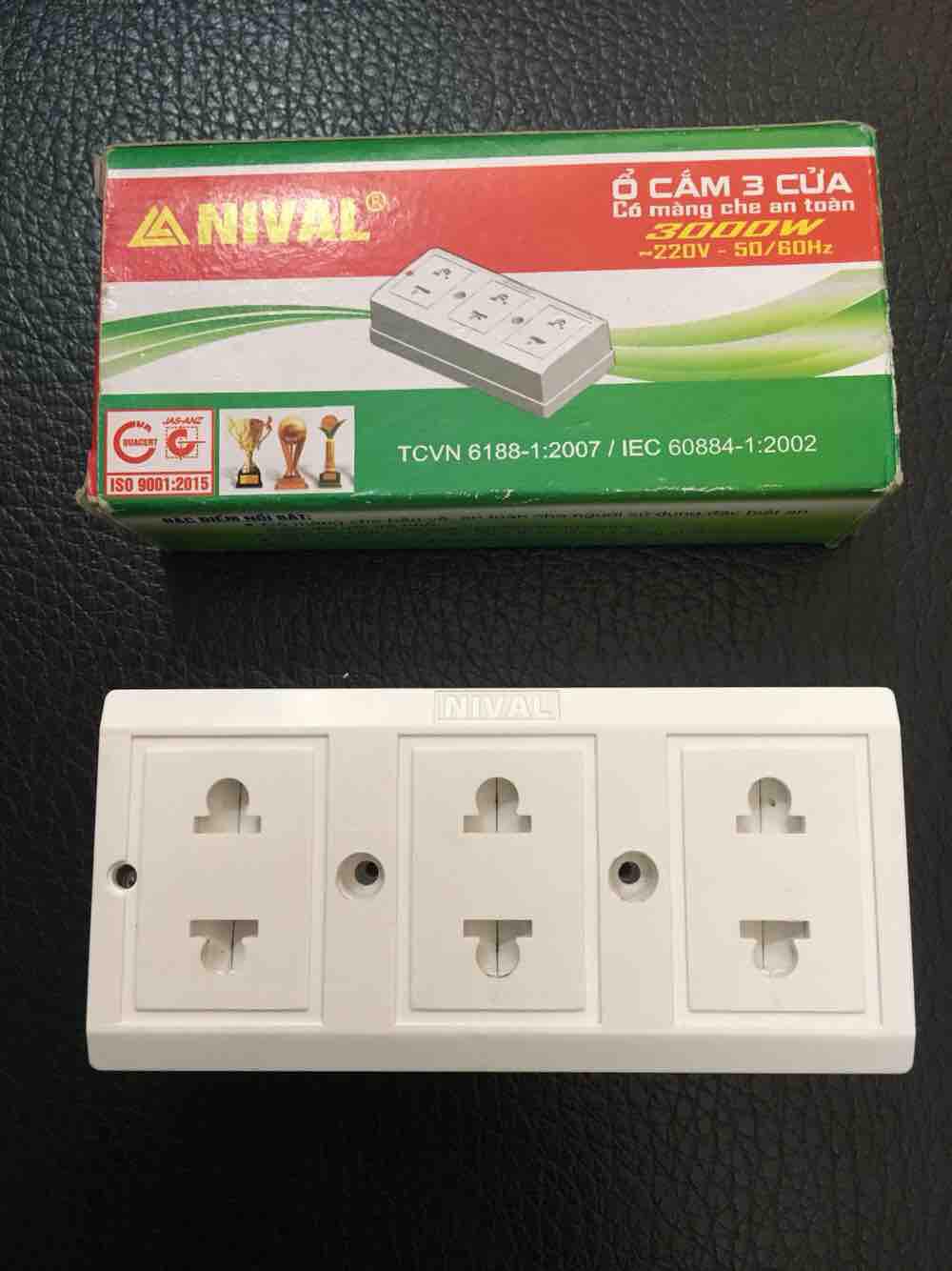 Ổ cắm Nival có màng che an toàn và lò xo Trắng