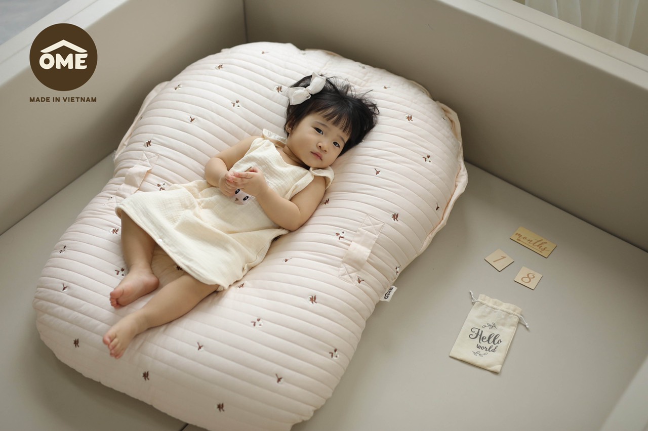 Gối chống trào ngược Ome thêu mẫu mới
