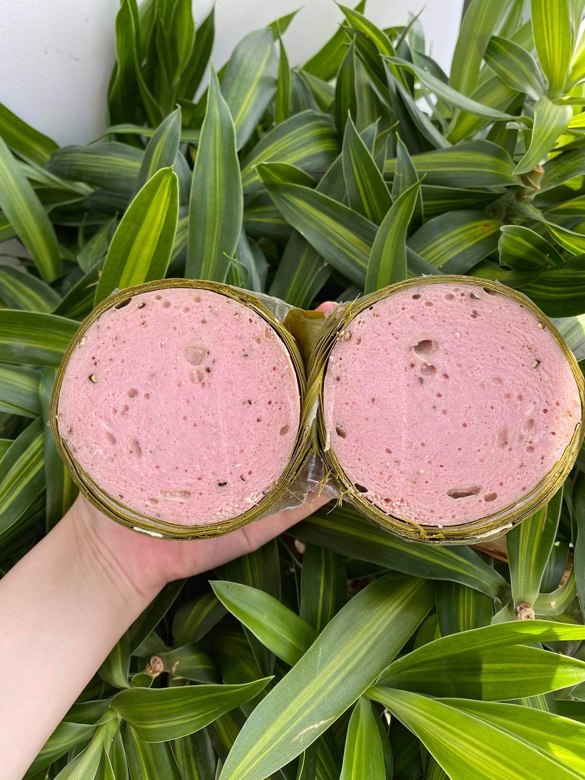 (SHIP HCM VÀ KV LÂN CẬN) CHẢ BÒ ĐẶC SẢN BÌNH ĐỊNH CHÍNH GỐC NHÀ LÀM- ĐÒN 500GR, không hàn the, không chất bảo quản , thơm ngon chất lượng.