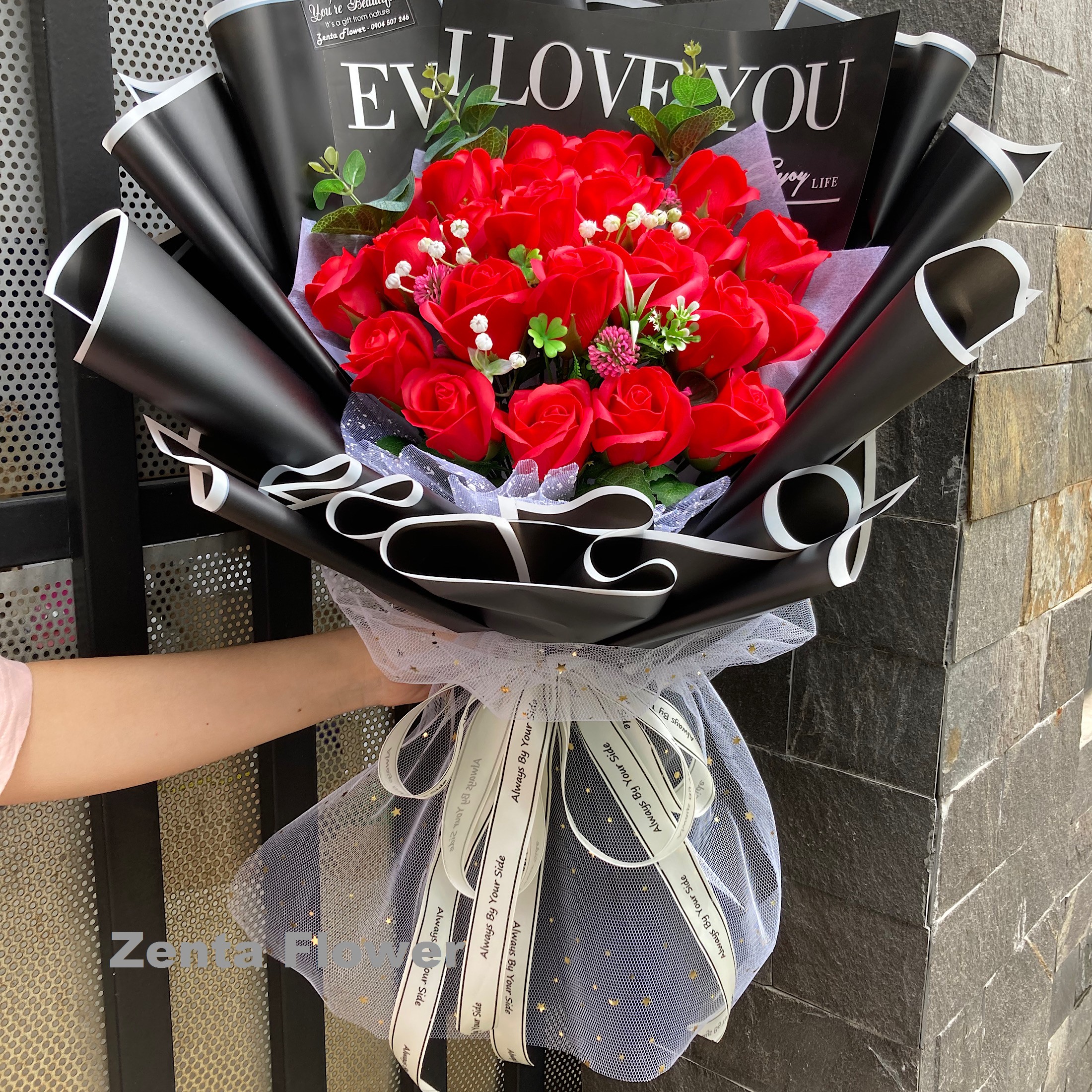 (có Hỏa Tốc) Bó Hoa Hồng Lớn Đỏ 24B Giấy Đen Tặng Sinh Nhật, Tình Yêu, Ngày Lễ, Bouquet Of Flowers (Hoa Sáp Thơm)