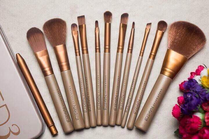 Bộ cọ trang điểm 12 món có hộp đựng nhôm sang trọng