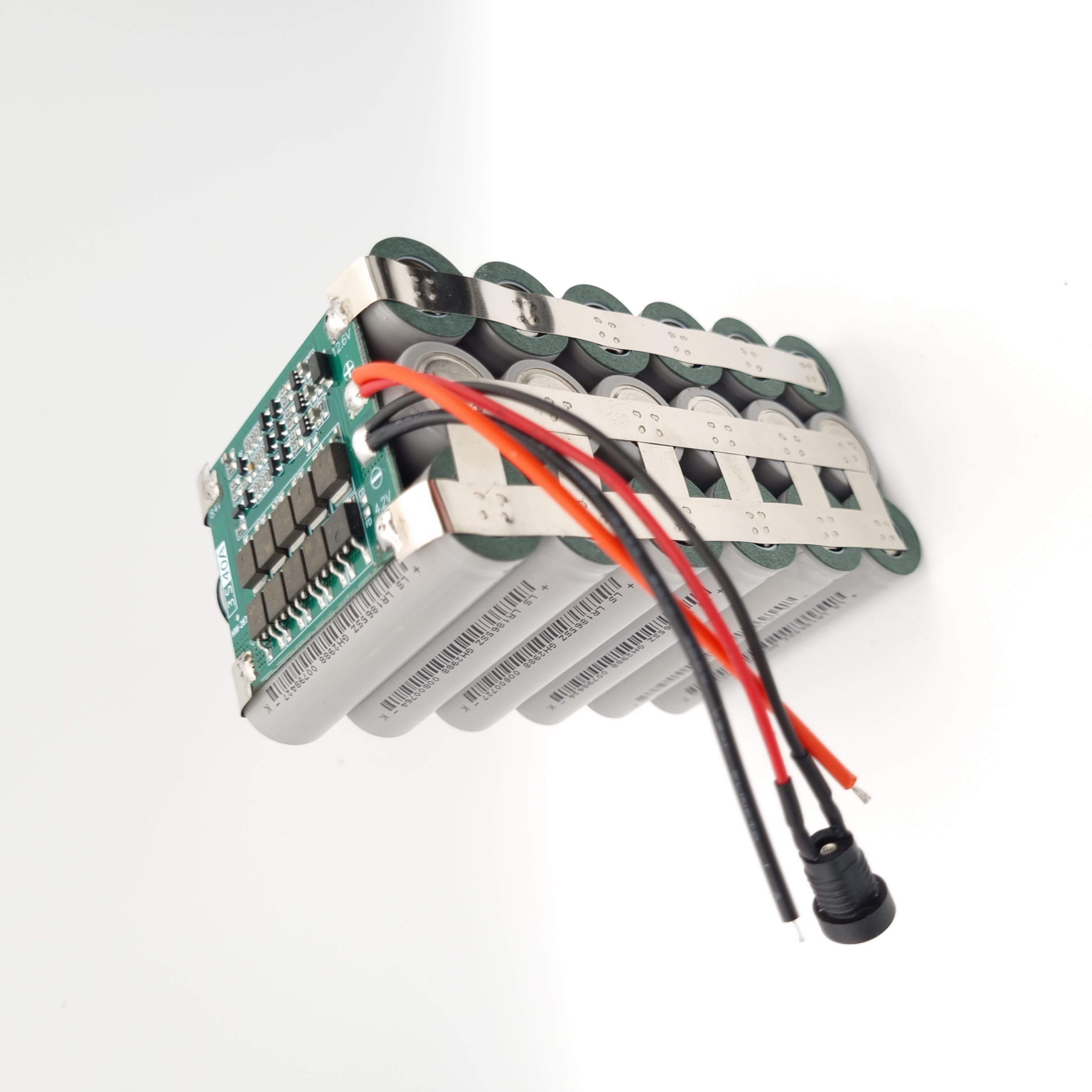 Khối pin 12v lithium 15.6AH có mạch bảo vệ 3s. sử dụng cell pin lithium 18650 lishen xám 2600mah 3v7 mới không bị nóng