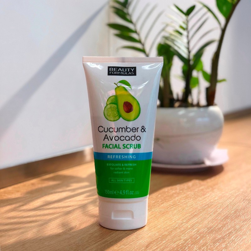 Sữa rửa mặt tẩy tế bào chết tinh chất bơ và dưa leo Beauty Formulas Cucumber, Avocado Facial Scrub 150ml