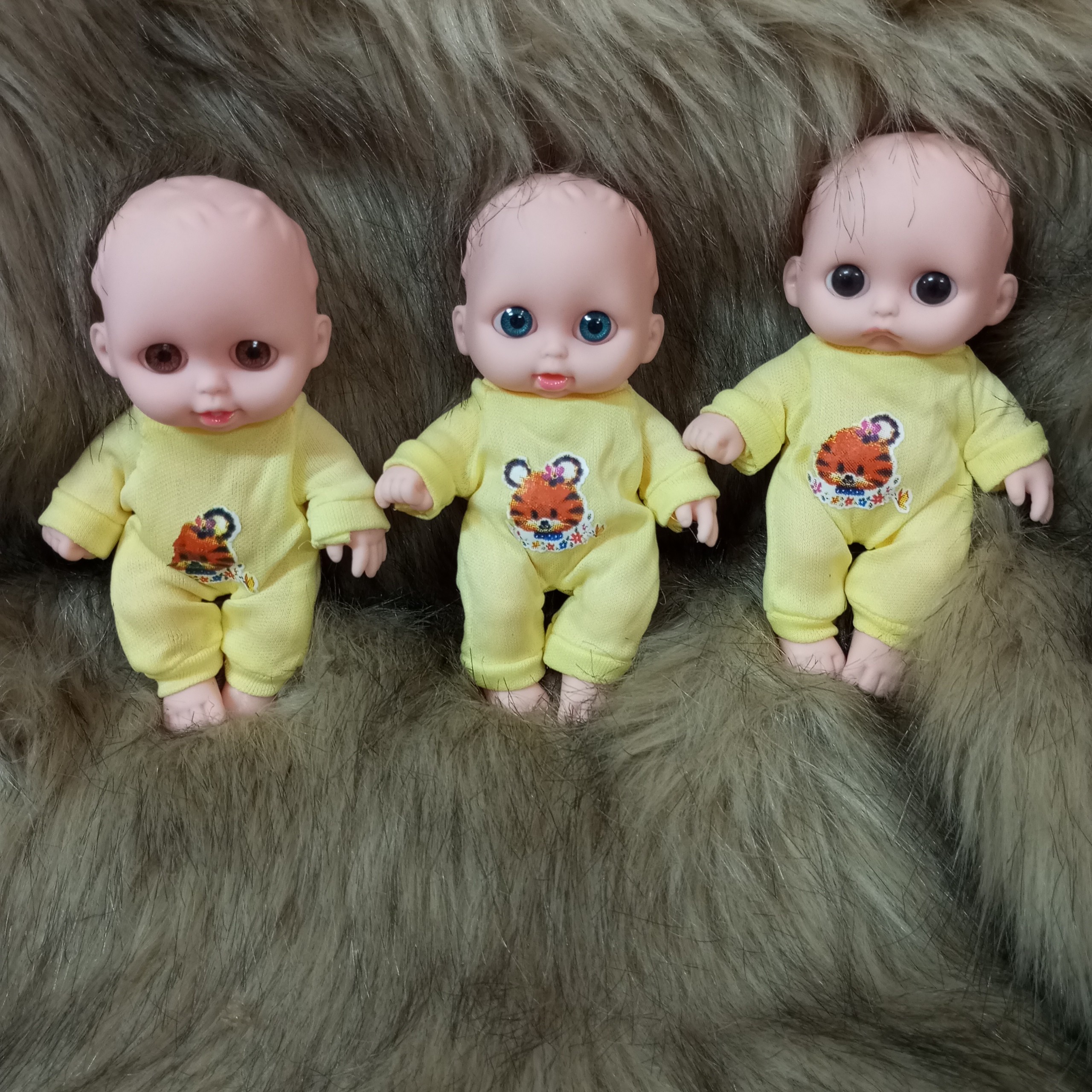 49k Búp Bê Nhựa mềm Mắt To + Áo Vàng 12 cm Vinyl reborn Baby 5 inch Doll