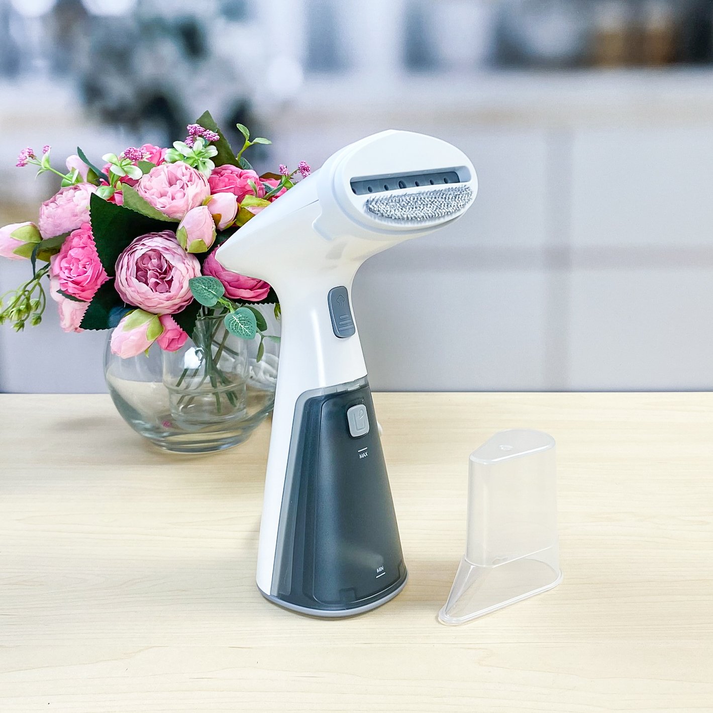 Bàn là hơi nước cầm tay locknlock eni148 1000w