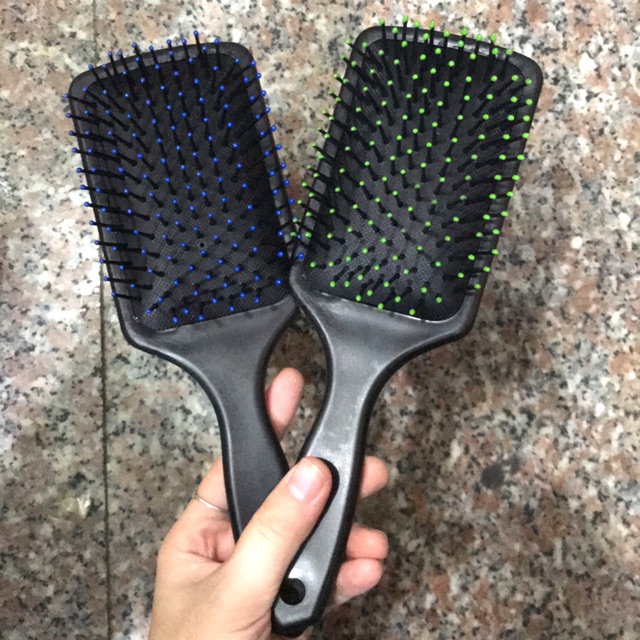 lược chải tóc chống rồi kiêm massage da đầu