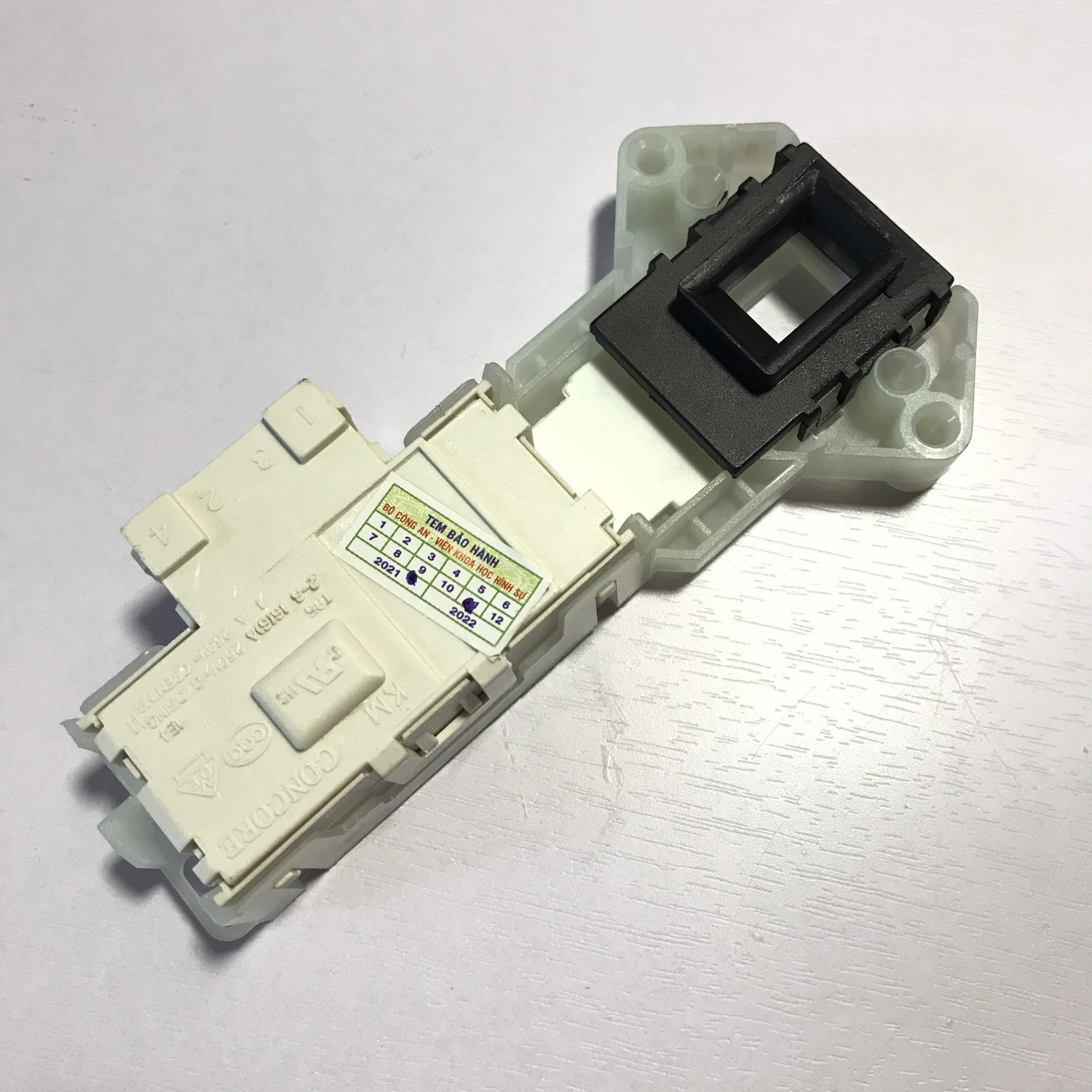 CÔNG TẮC CỬA MÁY GIẶT LG 3 CHÂN LOẠI TÔT.