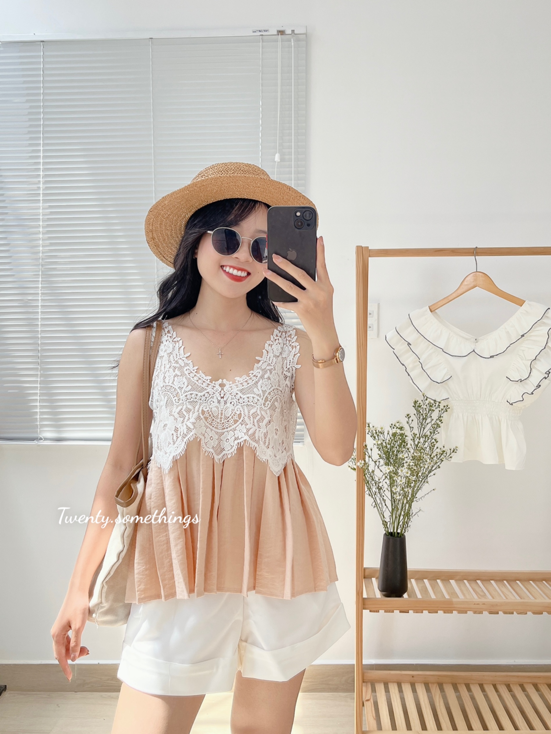 Áo sát nách xếp ly phối ren