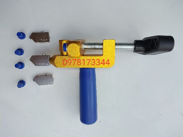 Dao cắt và bẻ gạch men