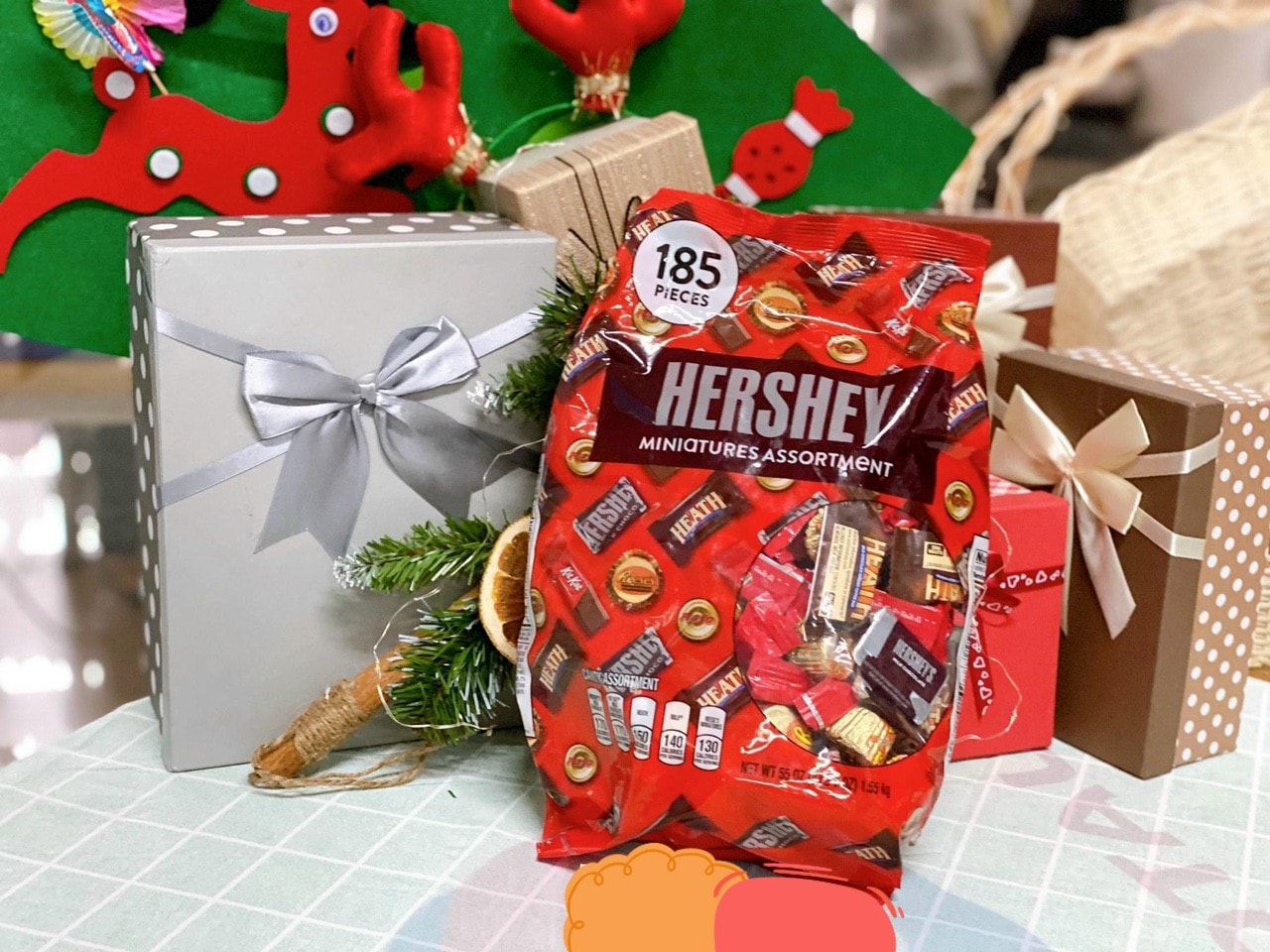 Kẹo socola Hershey Miniatures Assortment 1.58kg - Mỹ