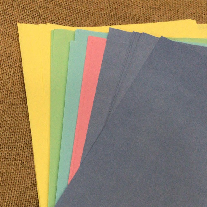 [HCM]GIẤY A4 MÀU MỎNG - ĐỊNH LƯỢNG 70GSM - (NHẮN TIN VỚI SHOP ĐỂ LỰA CHỌN MÀU) - 14.000/20 TỜ