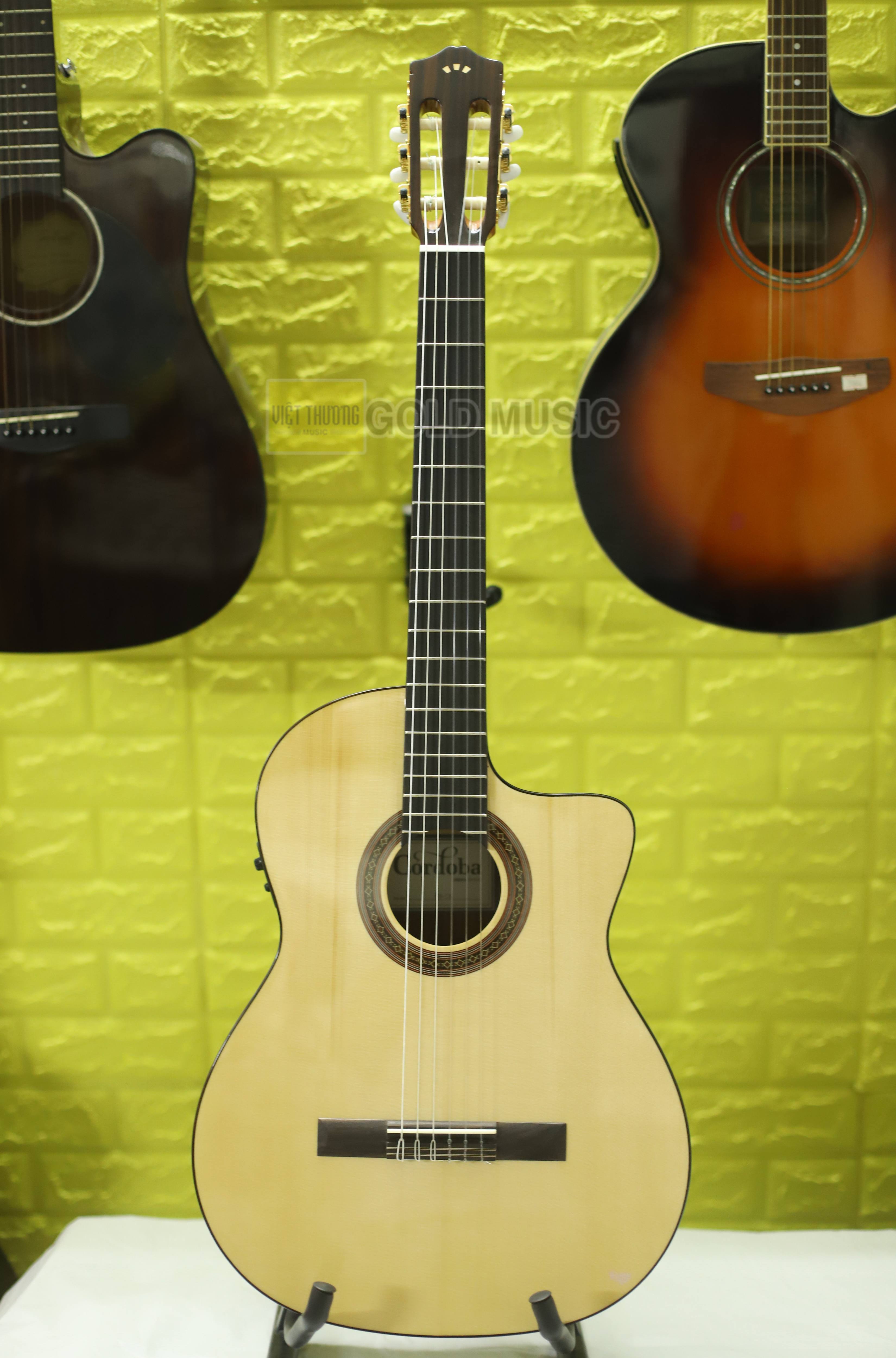 Đàn guitar classic Cordoba C5CESP 19 phím ngăn, khóa lên dây, kiểu cần đàn C, mặt phím và ngựa đàn bằng gỗ hồng mộc Ấn Độ