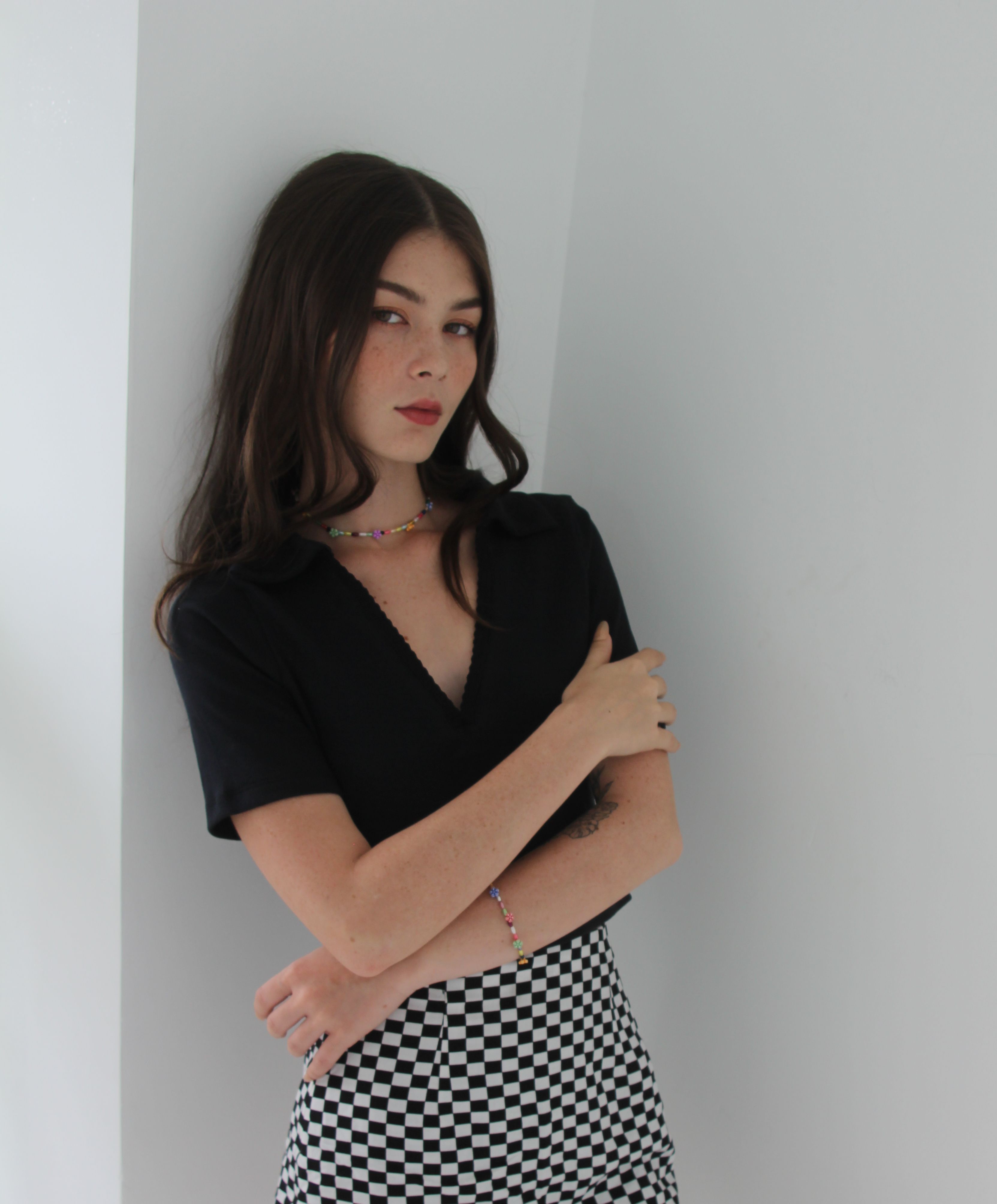 Olalastudio áo croptop cổ chữ v viền ren