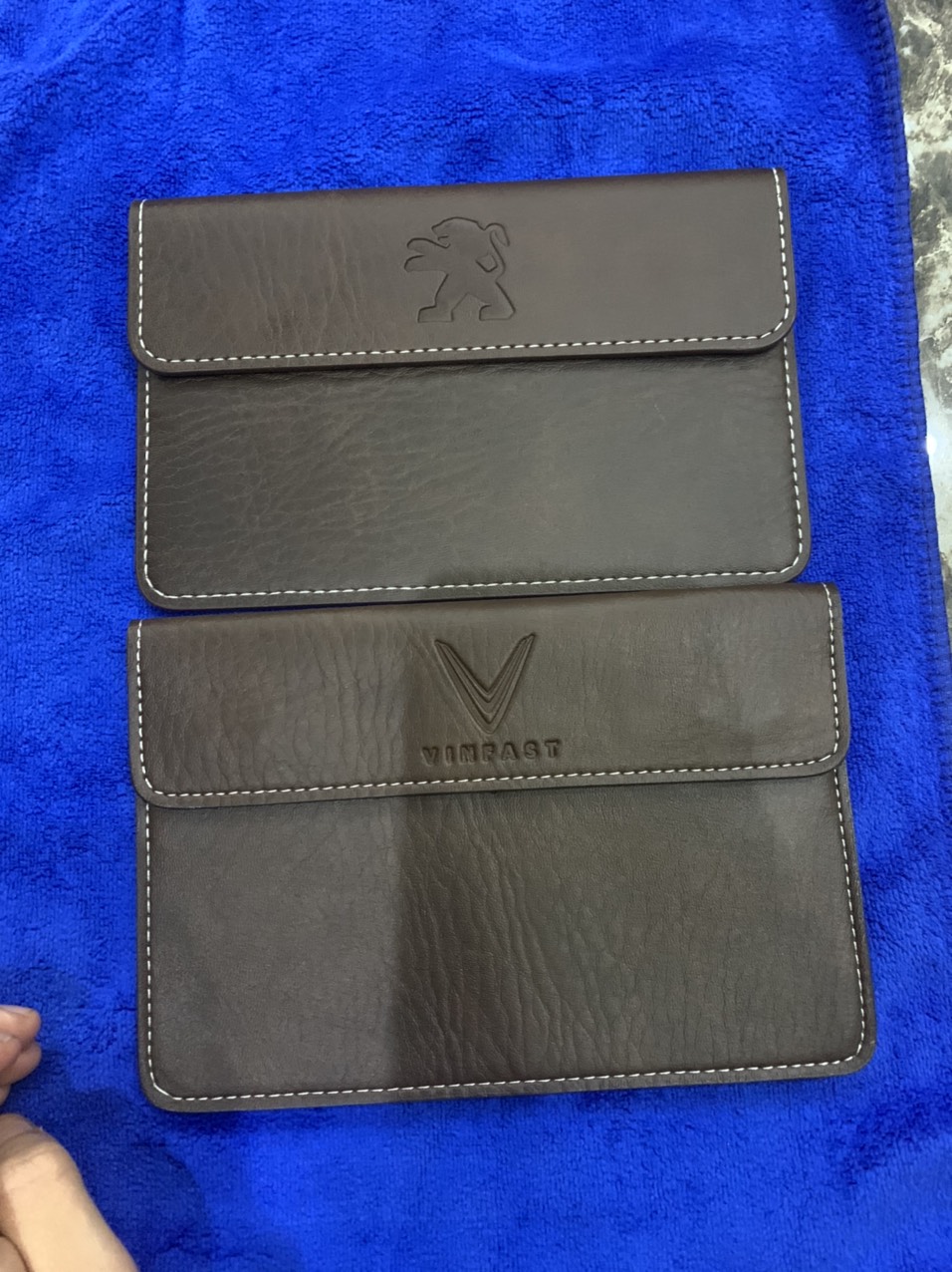 Ví Da Đựng Giấy Tờ Đăng Kiểm Xe  Logo Vinfast