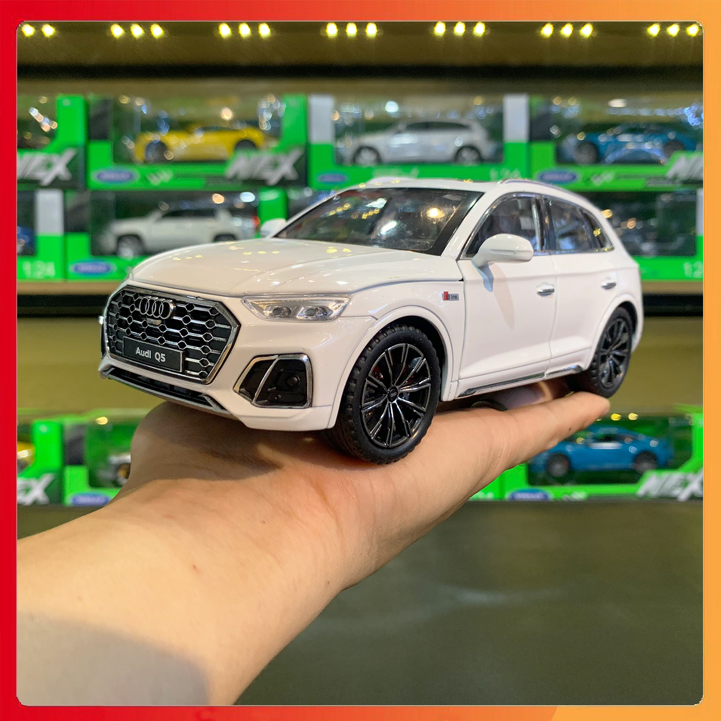 Mô hình xe audi q5 tỉ lệ 1:24 newao