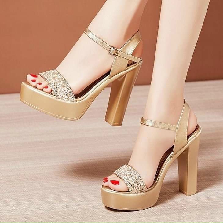Giày sandal đá tr