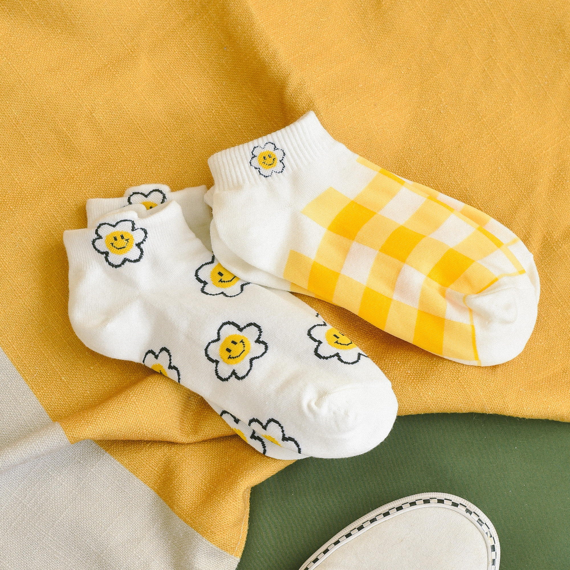 Sunny daisy - tất vớ thấp cổ nữ hình bông hoa cúc mặt cười, nhập khẩu hàn quốc