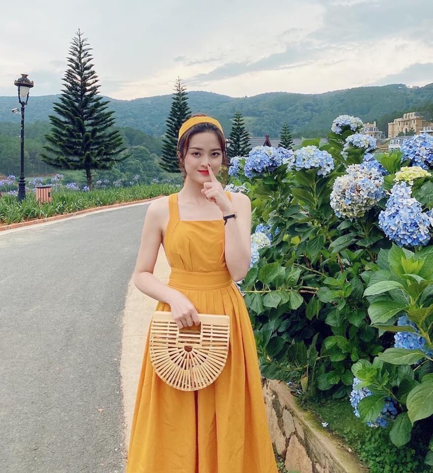 [HCM]Đầm maxi vàng đi biển dự tiệc HAKI thiết kế hở lưng thắt nơ sau xinh đẹp MSP093