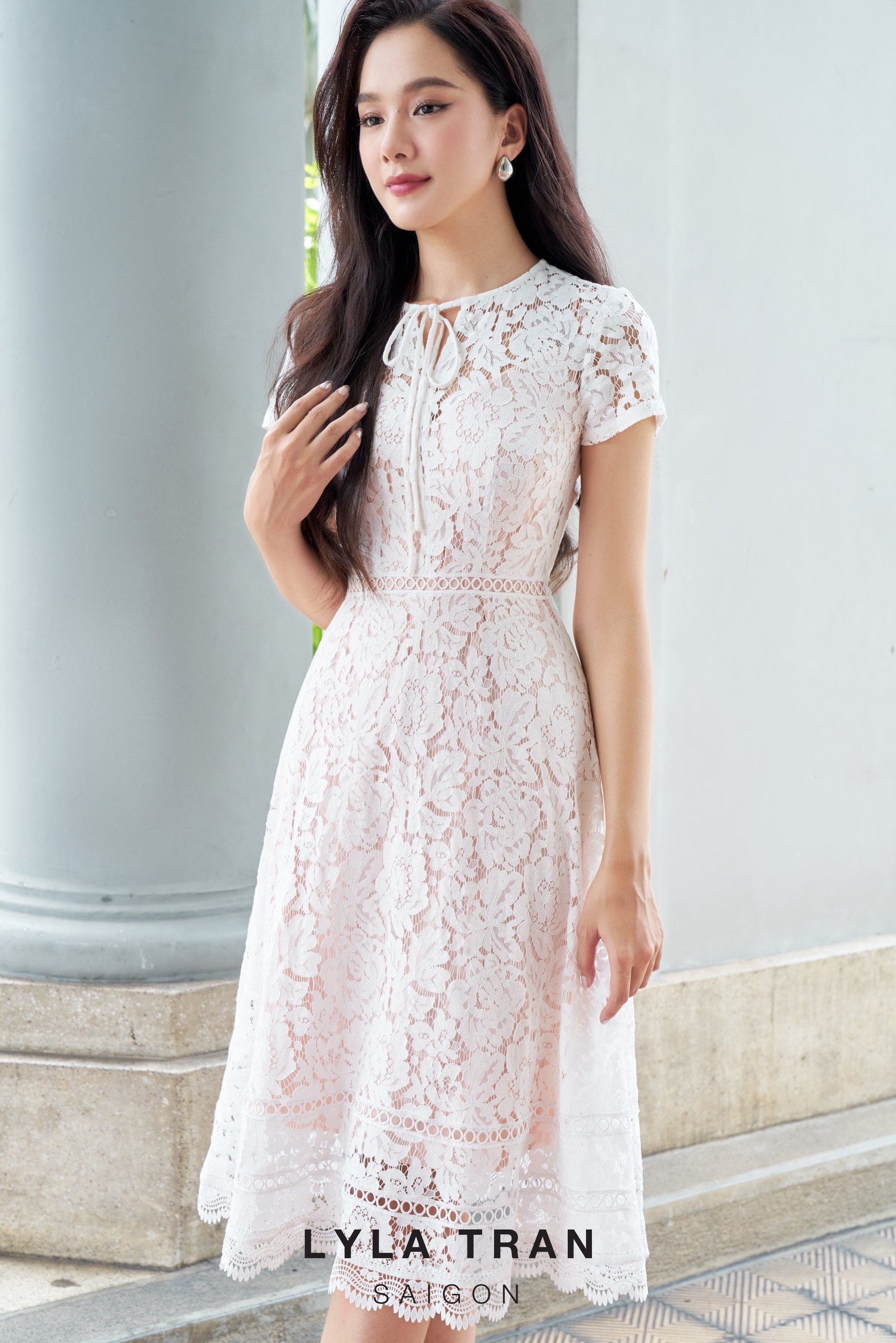 Đầm ren cổ tròn phom a