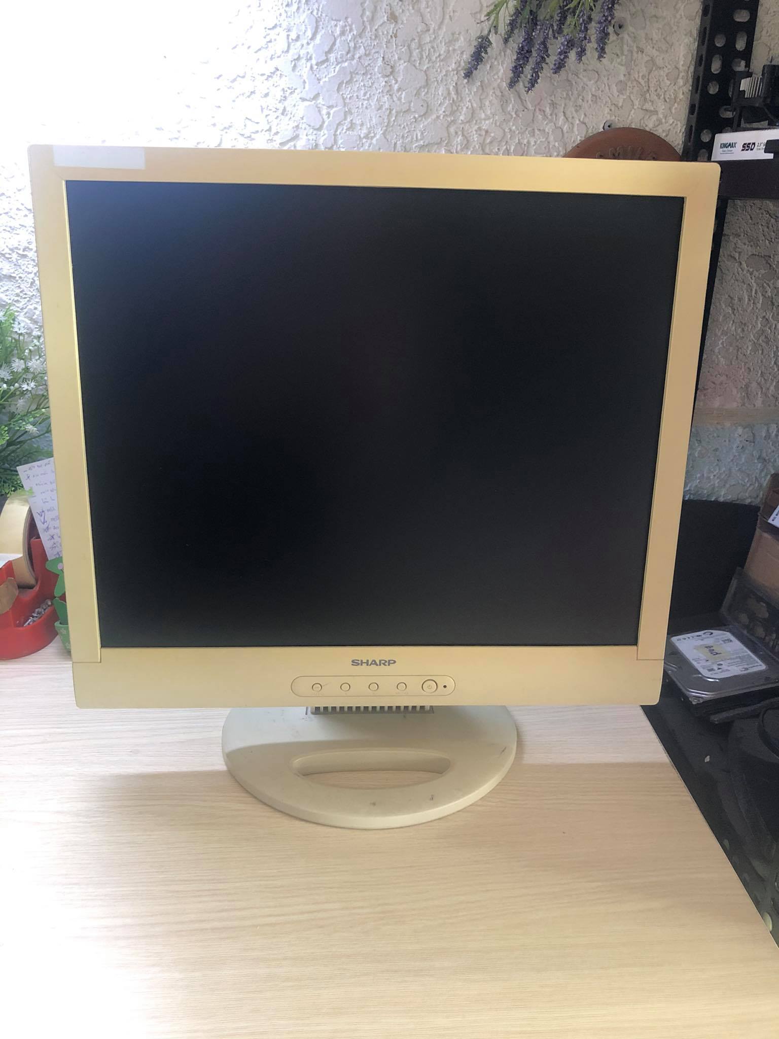 Màn hình Sharp 19inch