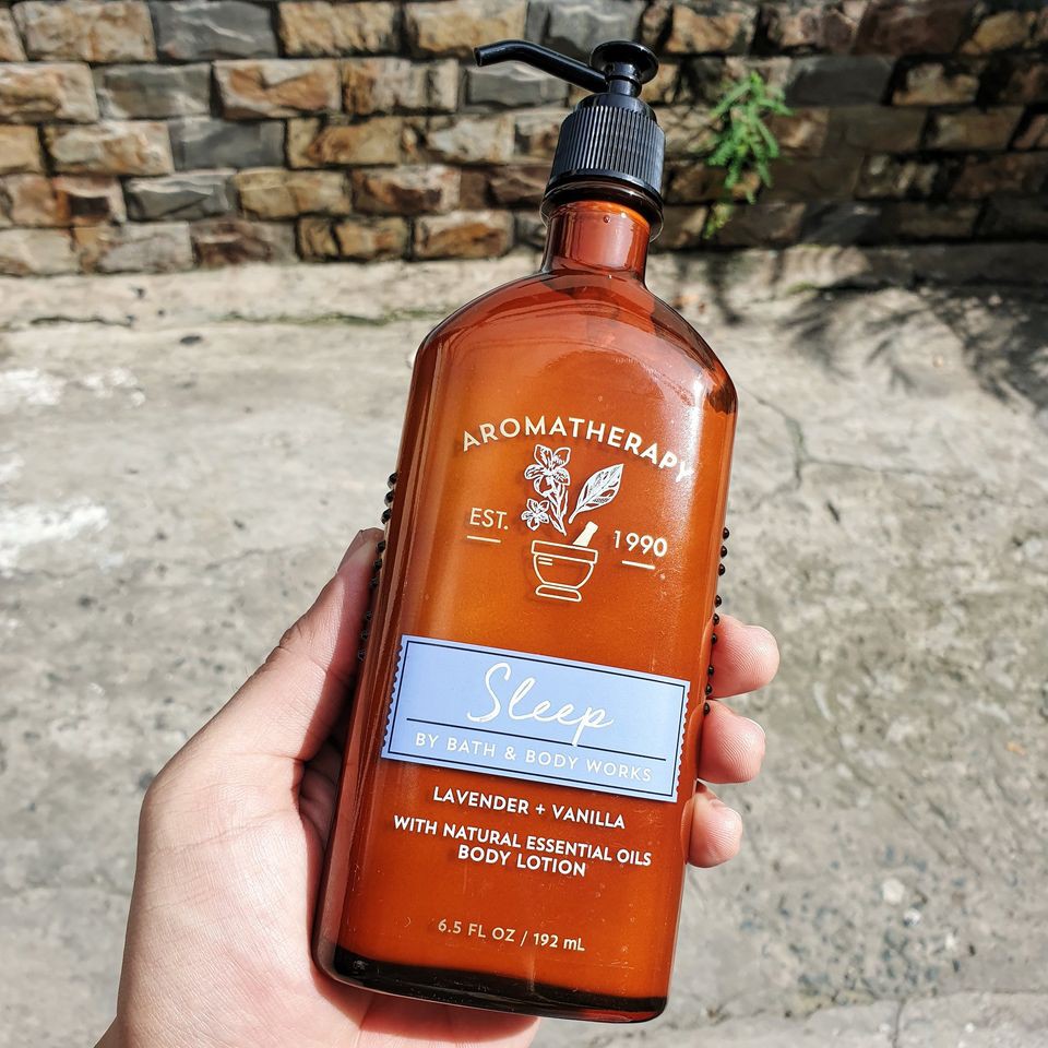 Dưỡng thể Bath & Body Works Body Lotion with oil Aromatherapy chai thủy tinh