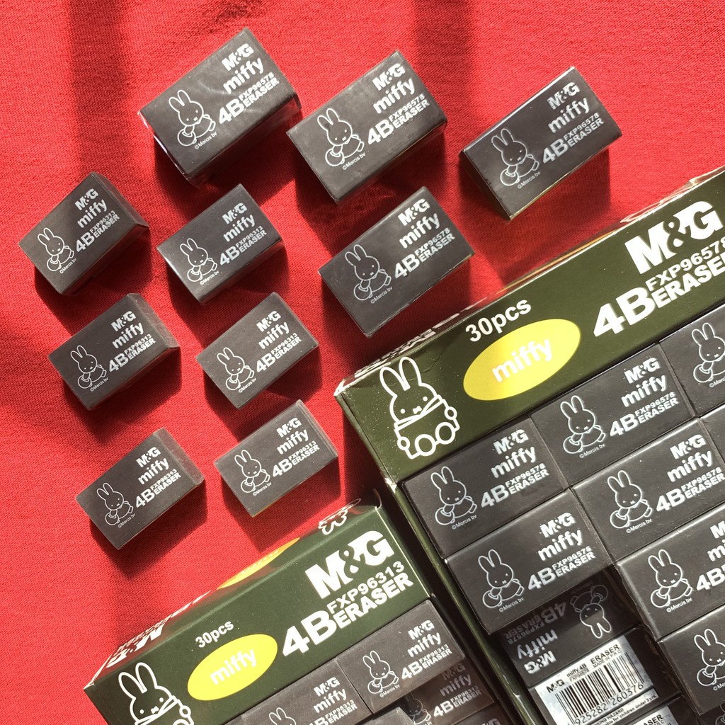 Combo gồm 3 cục Gôm Đen MG tẩy sạch và mềm.