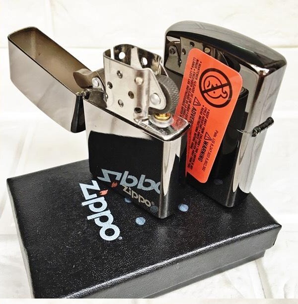 Bật lửa hột quẹt zippo mỹ tem đỏ đen bóng. hàng usa