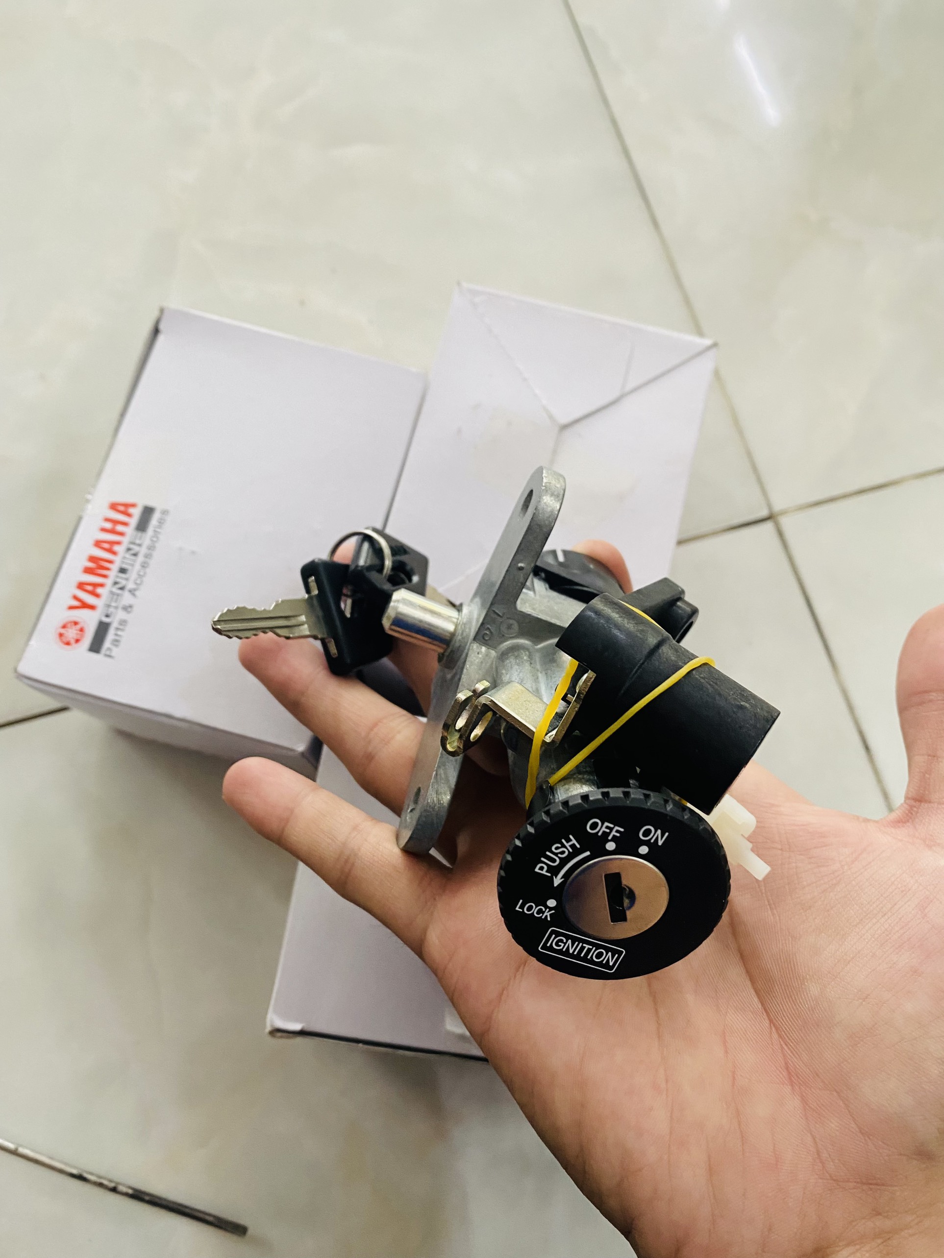 Ổ khoá zin xe ex135 2006 -> 2010 chính hãng
