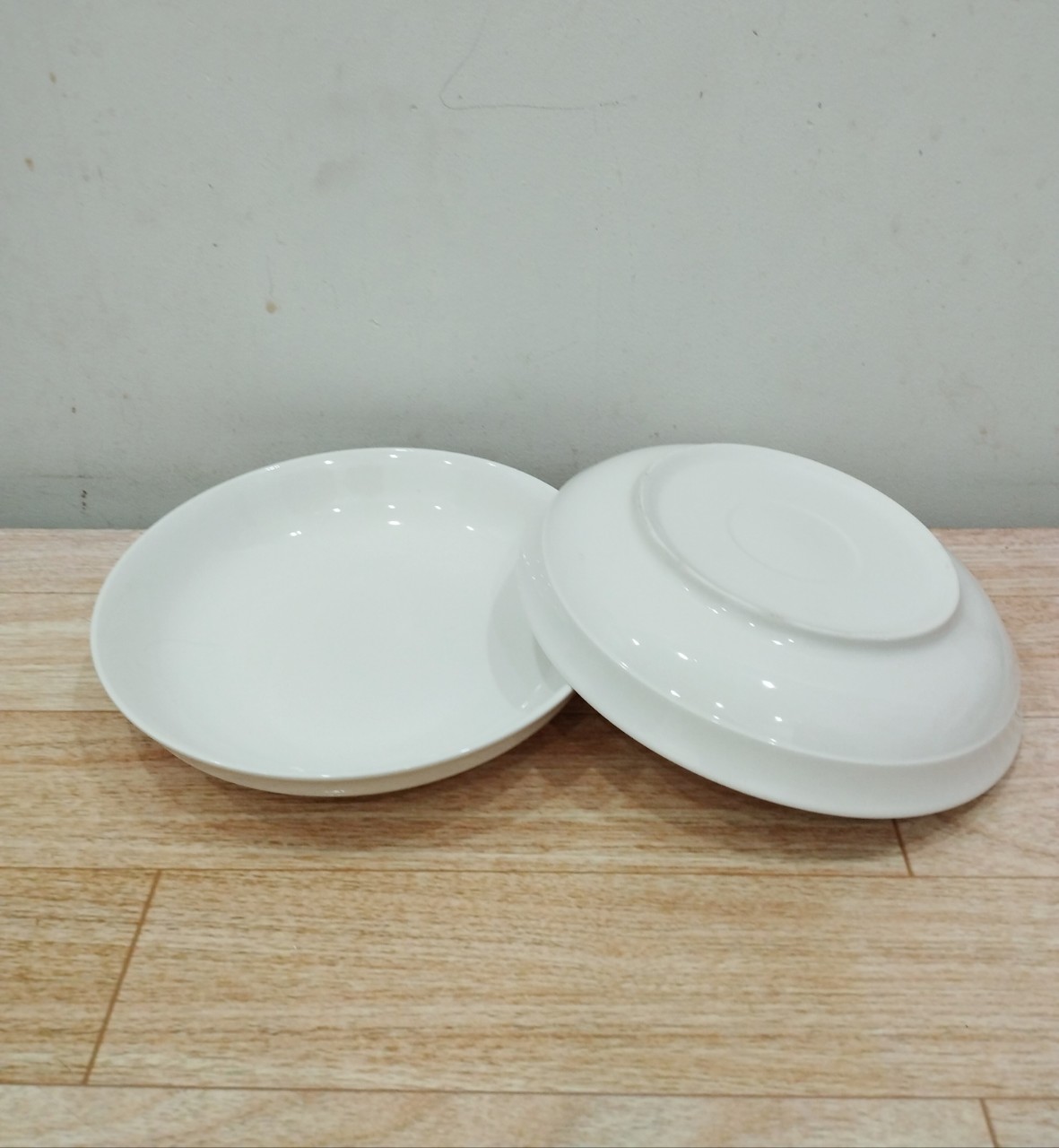 Dĩa sứ trắng ngấn size 20cm, dĩa lót 15cm