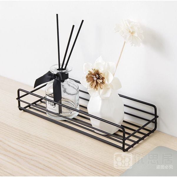 Kệ treo tường nhà tắm sang trọng có miếng dán chắc chắn