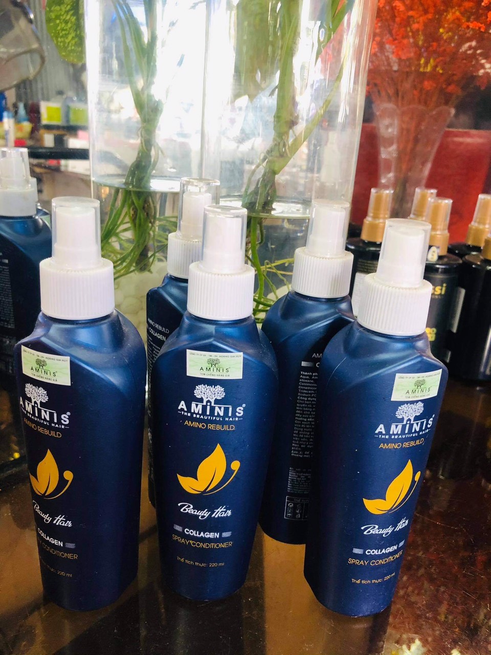 Nước dưỡng tóc aminis 220ml , nước dưỡng tóc kassi 250ml dưỡng phục hồi tóc hư tổn hương thơm nước hoa lưu hương tới 48h nuôi dưỡng cho từng cọng tóc mềm mại mịn màng bóng mượt . ngăn ngừa tóc chẻ ngọn