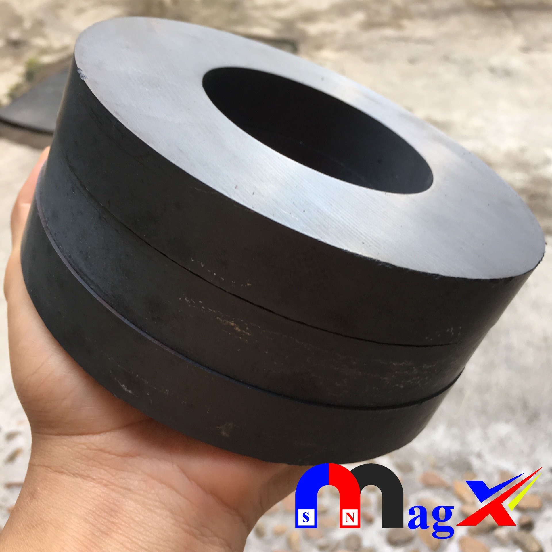 [HCM]Nam Châm Ferrite Ø 120x20 Lỗ 60 - Nam Châm Đen Y30