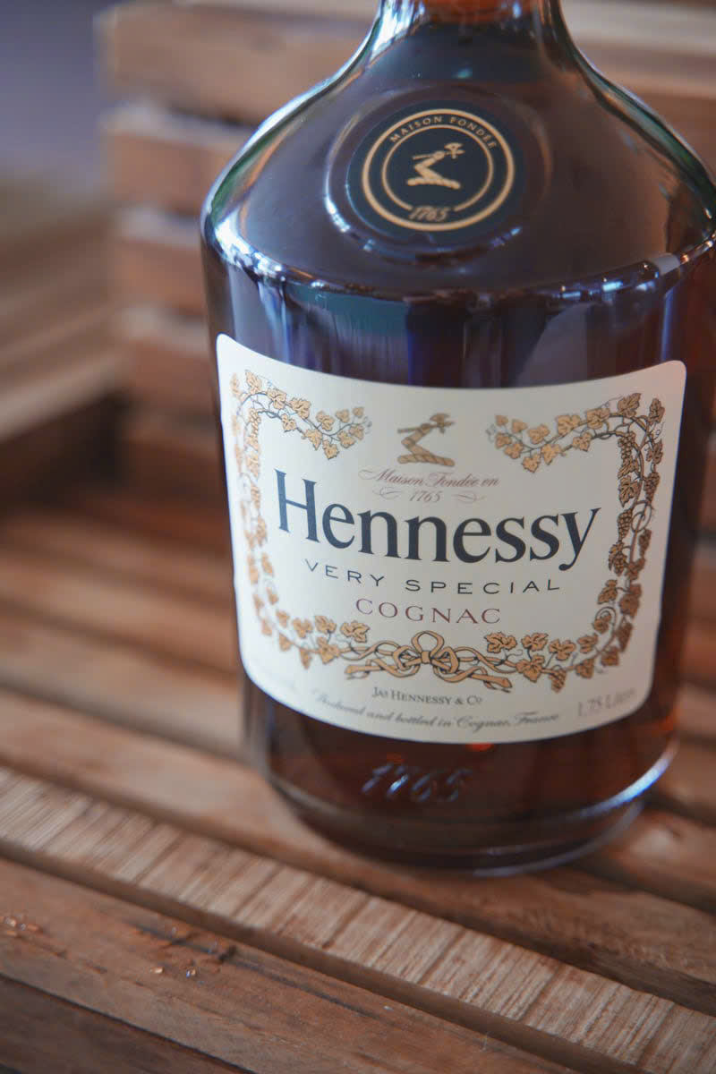 Hennessy VS 1.75L Cognac Cao Cấp Chai Lớn Tiệc Tùng Quà Tặng Sang Trọng