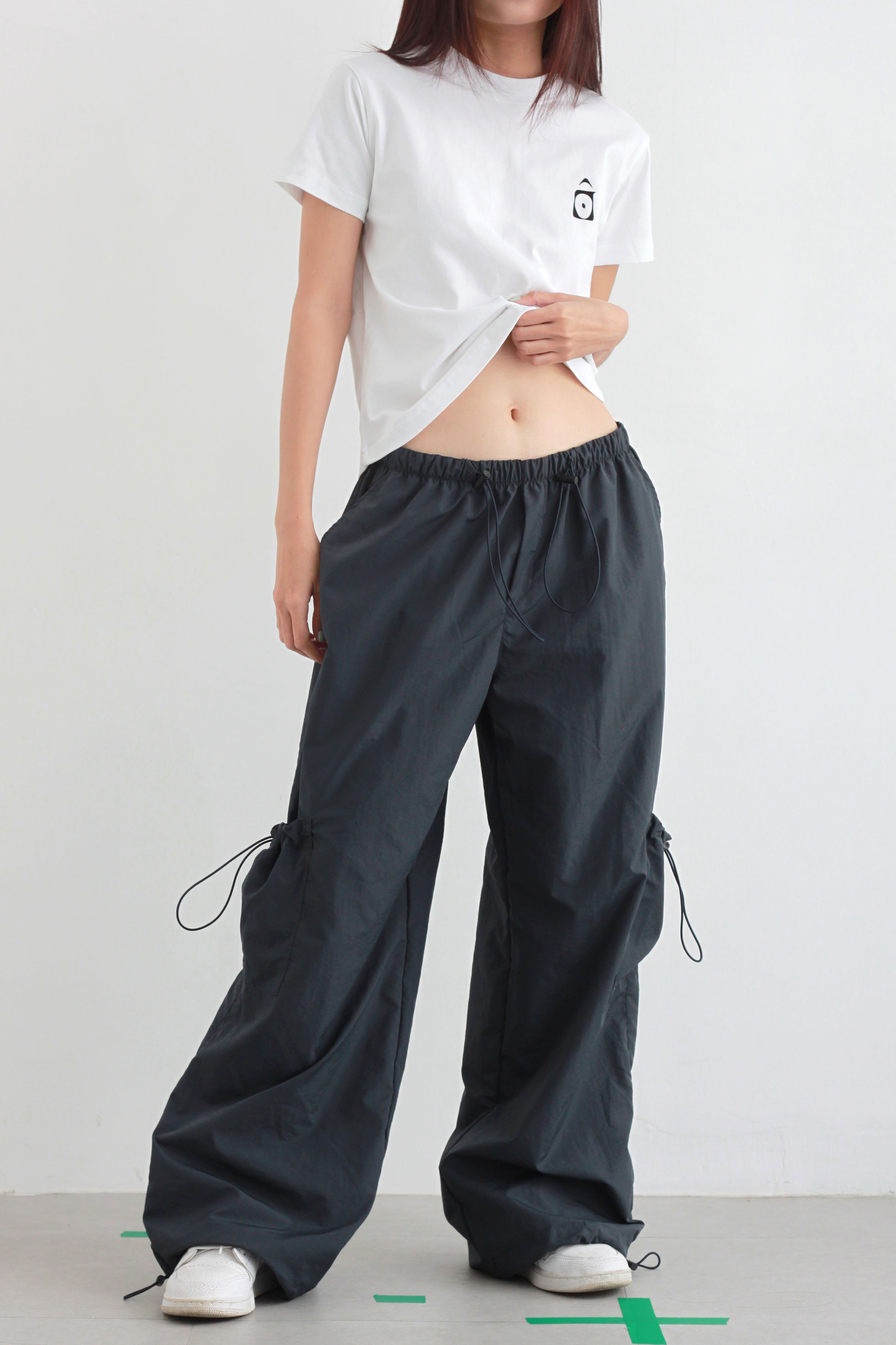 Olalastudio quần dù lưng thun cạp trễ basic cargo pants