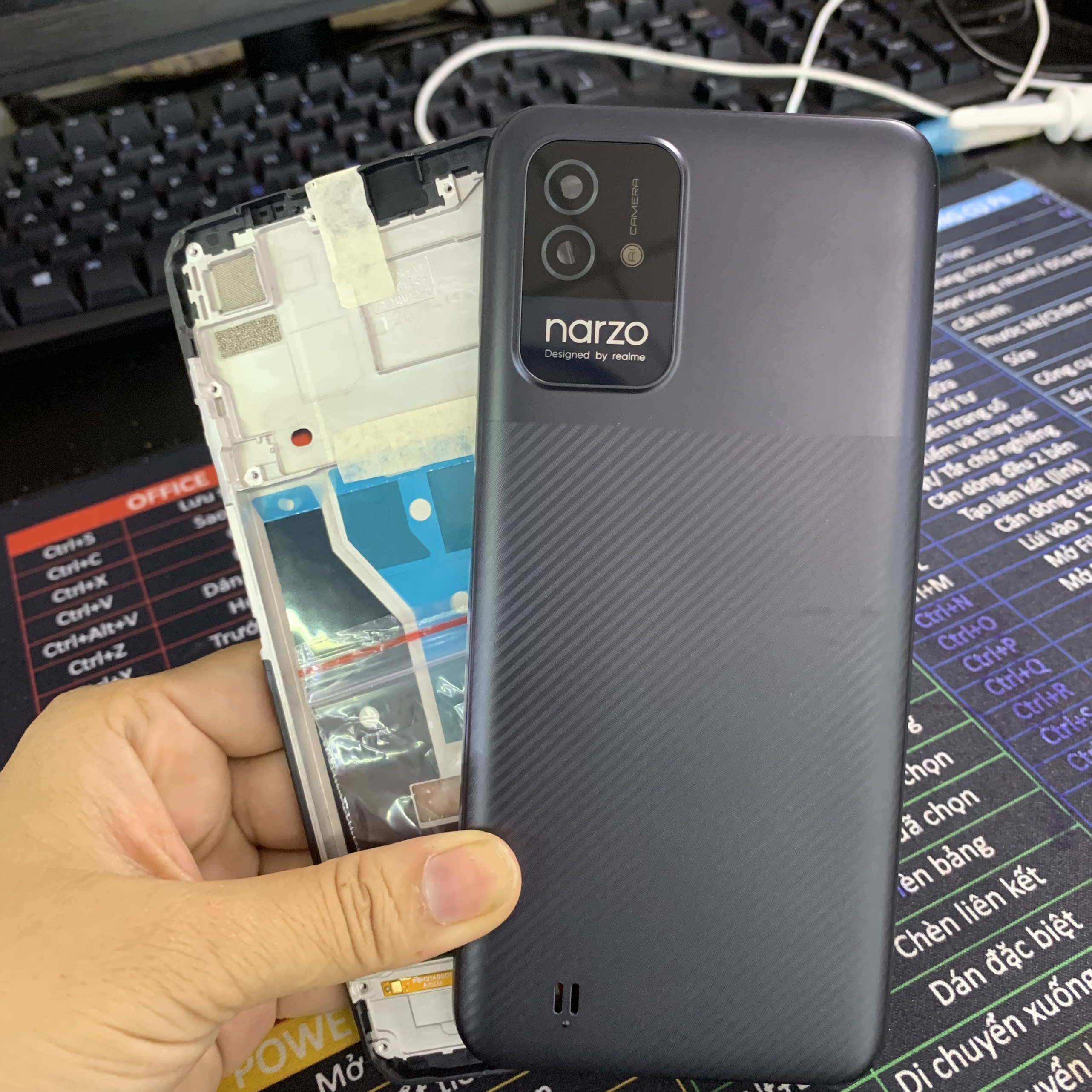 Bộ vỏ narzo 50i zin có kính cam và khe sim