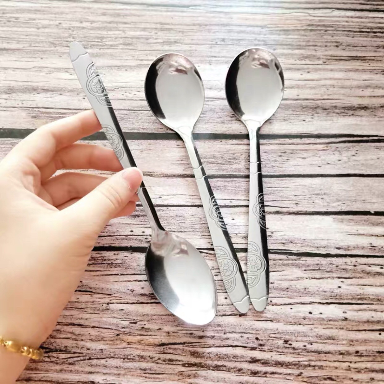 ̣̣̣̣̣SET 5 Thìa inox ăn súp tròn cán dài - thìa inox nhọn cán dài ăn cơm in hoa văn tinh xảo